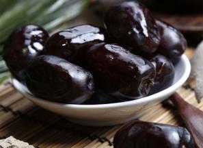 قیمت خرید خرما سیاه مضافتی + تست کیفیت