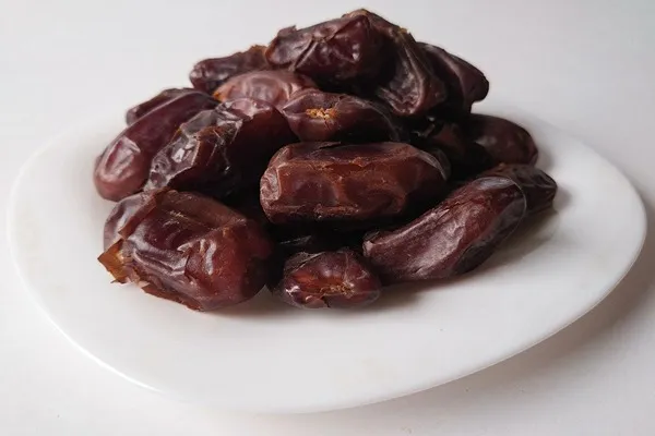 قیمت خرما مضافتی مشکین + مشخصات بسته بندی عمده و ارزان