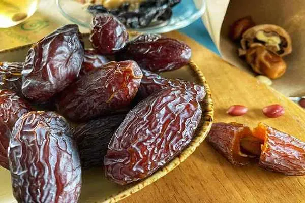 خرید خرما خاصویی مشکین تازه با قیمت استثنایی