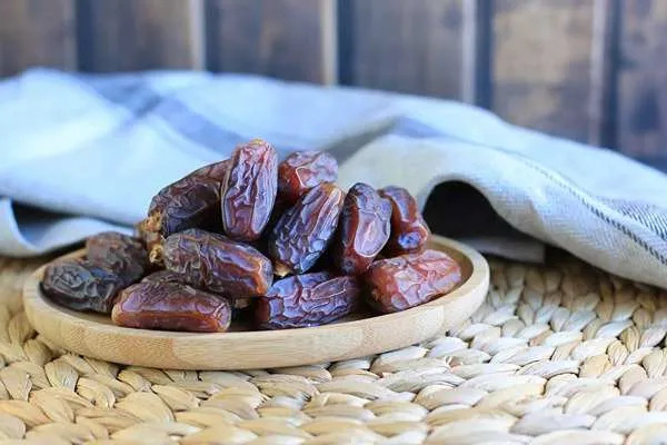 راهنمای خرید خرمای زاهدی تازه + قیمت عالی
