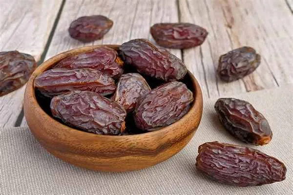 قیمت خرید خرما مضافتی درجه ۱ + خواص، معایب و مزایا