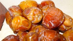 خرما خاصویی سطلی نگهداری راحت و مصرف منظم روزانه