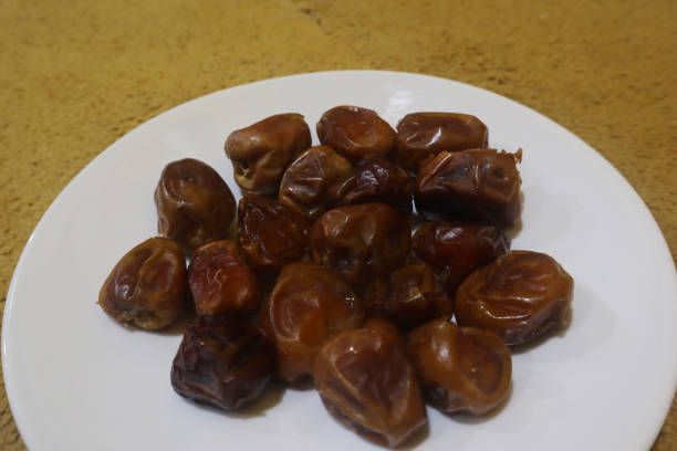 خرما خاصویی ظرفی استفاده اسان و چیدمان مرتب اشپزخانه