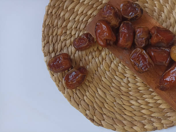 خرما خاصویی یک کیلویی بسته جمع و جور با تازگی بالا