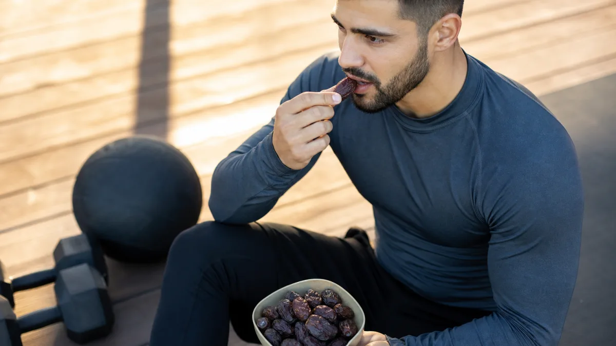 خرما خاصویی ریز مزمز برای خانوادهها و میانوعده روزانه